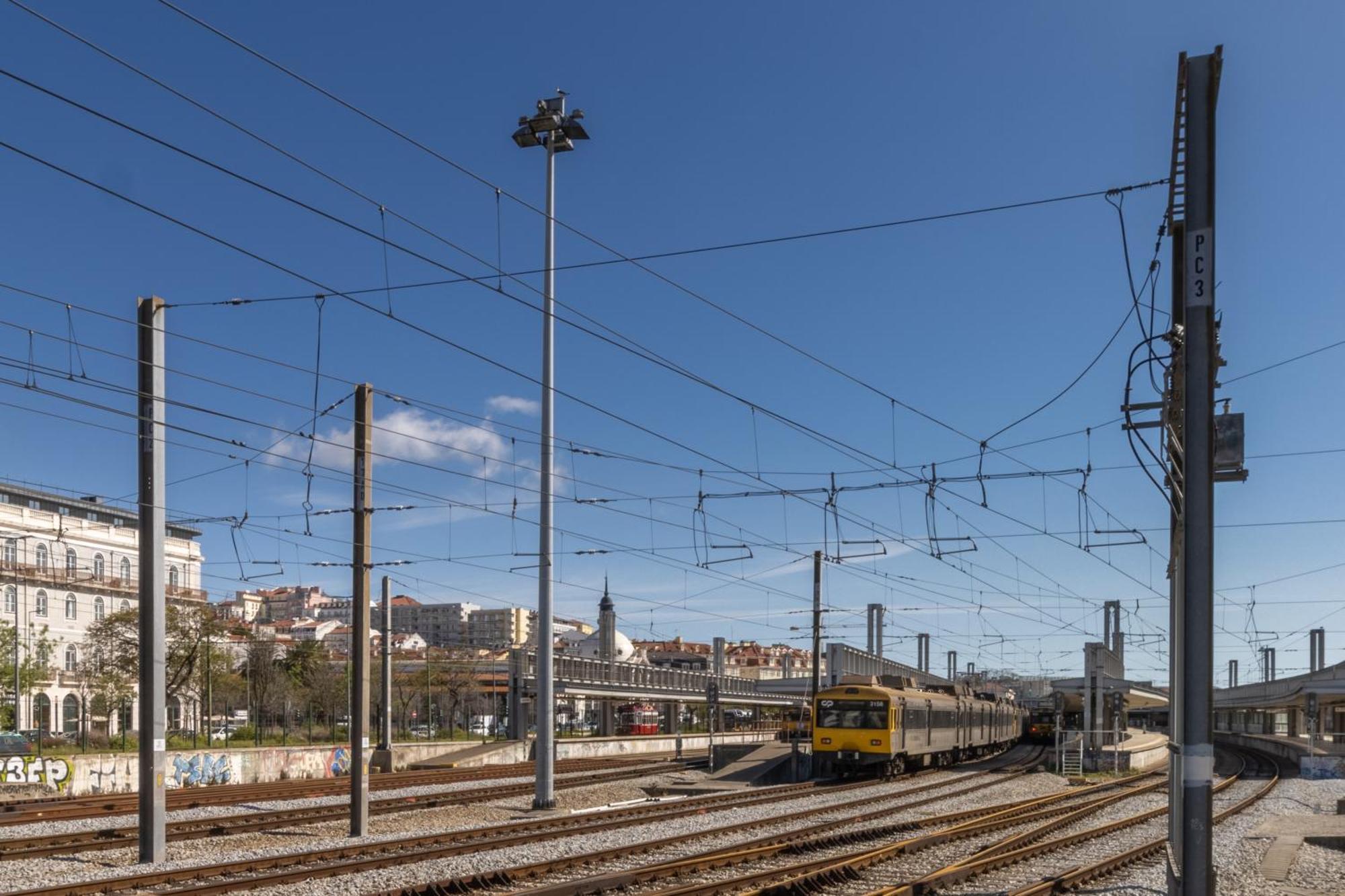 Appartamento Modern 3Br, Terrace, Ac/Heating & Self Check-In Lisbona Esterno foto