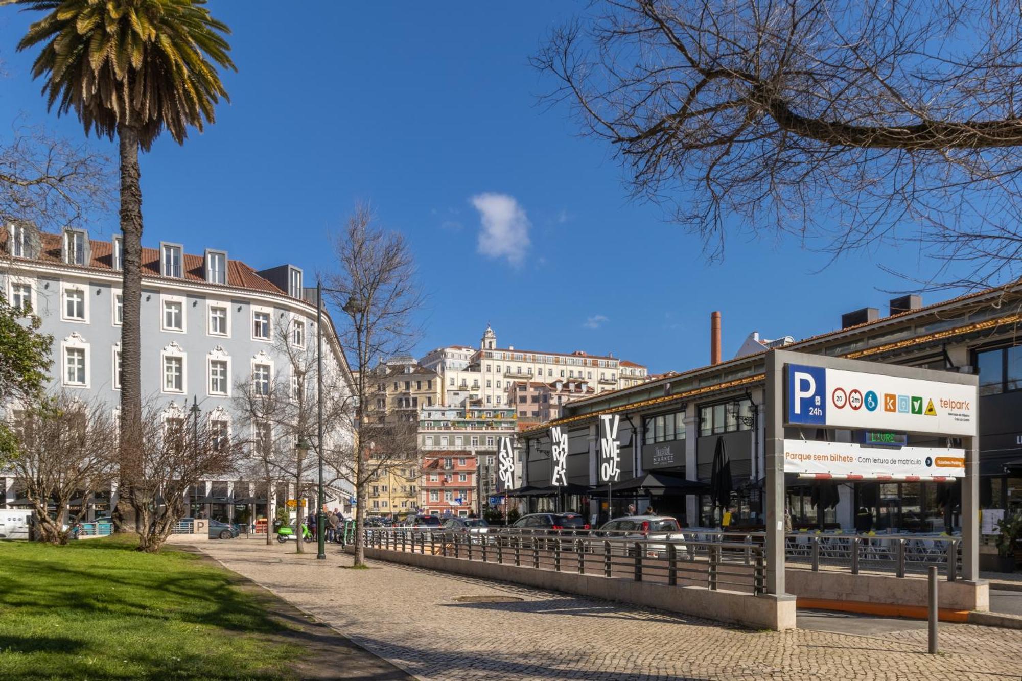 Appartamento Modern 3Br, Terrace, Ac/Heating & Self Check-In Lisbona Esterno foto