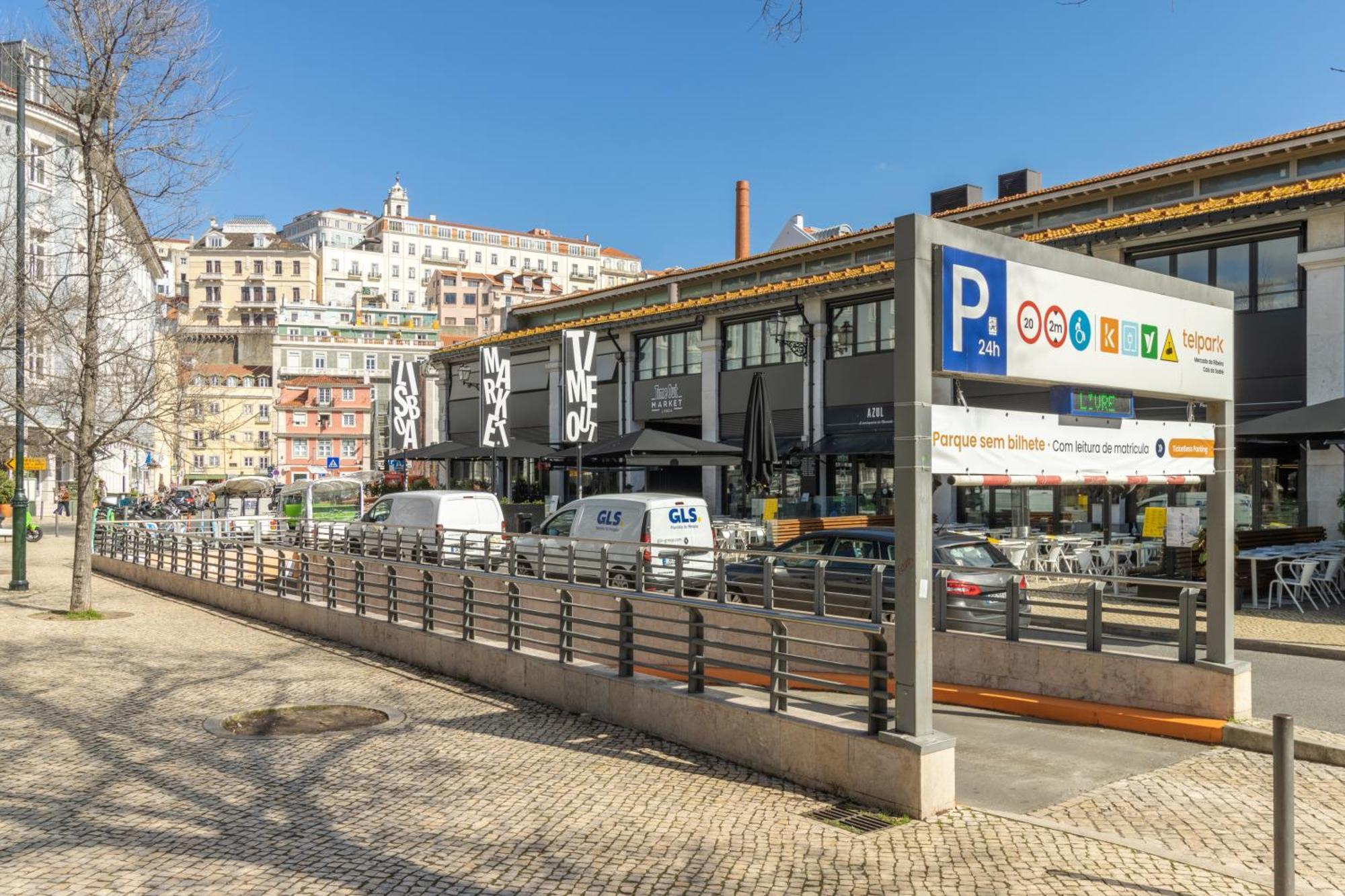 Appartamento Modern 3Br, Terrace, Ac/Heating & Self Check-In Lisbona Esterno foto
