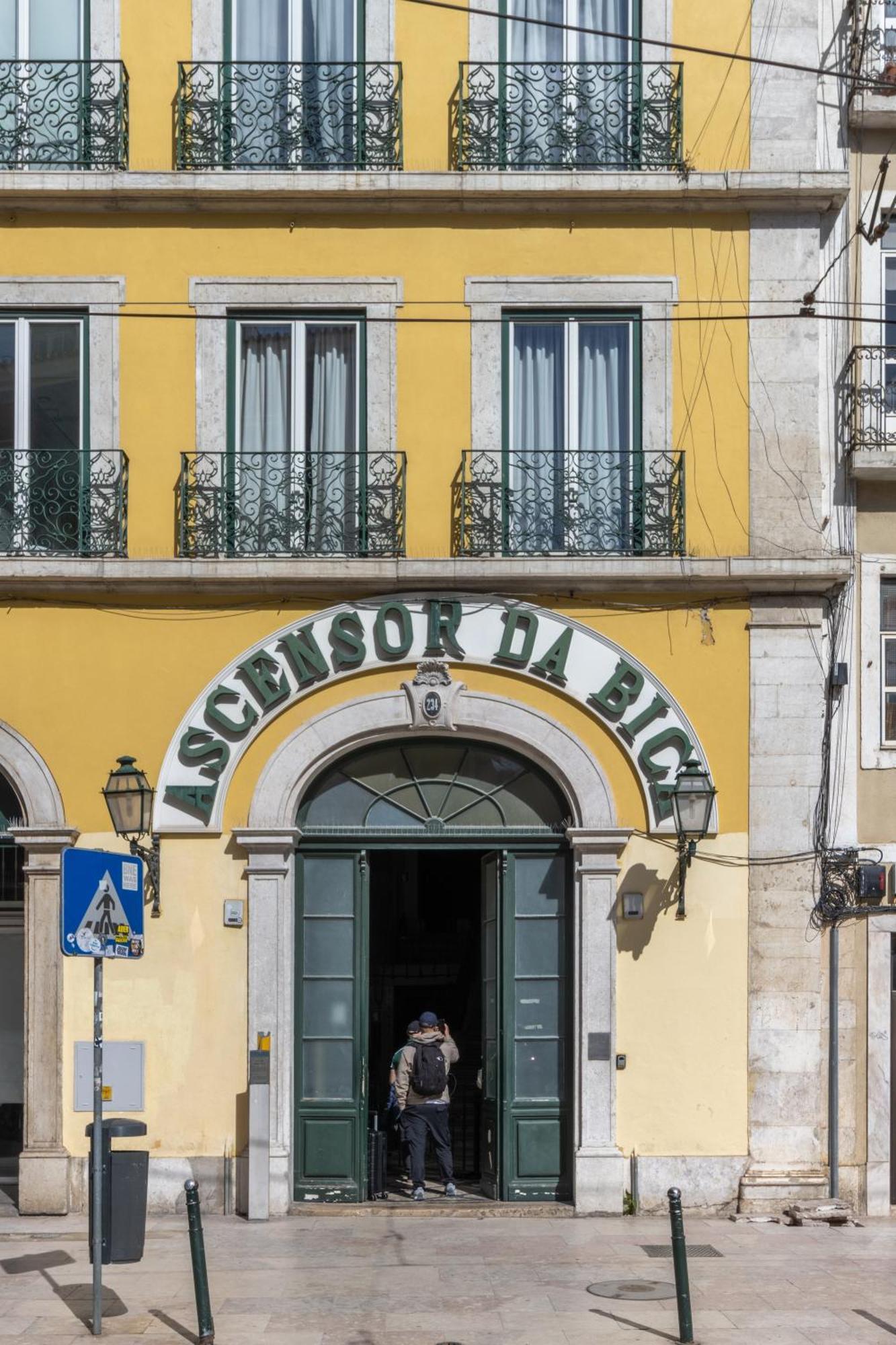 Appartamento Modern 3Br, Terrace, Ac/Heating & Self Check-In Lisbona Esterno foto