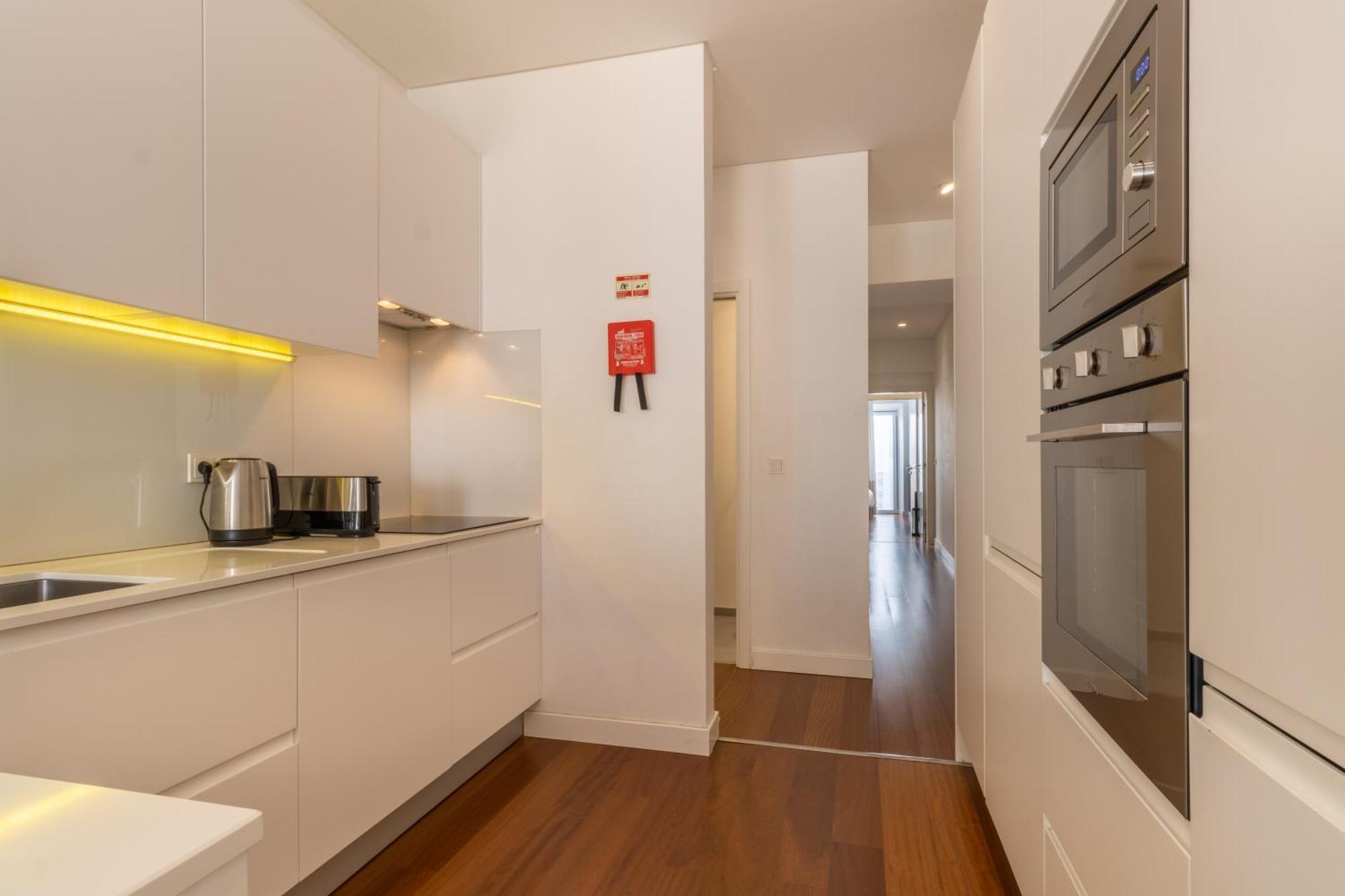 Appartamento Modern 3Br, Terrace, Ac/Heating & Self Check-In Lisbona Esterno foto