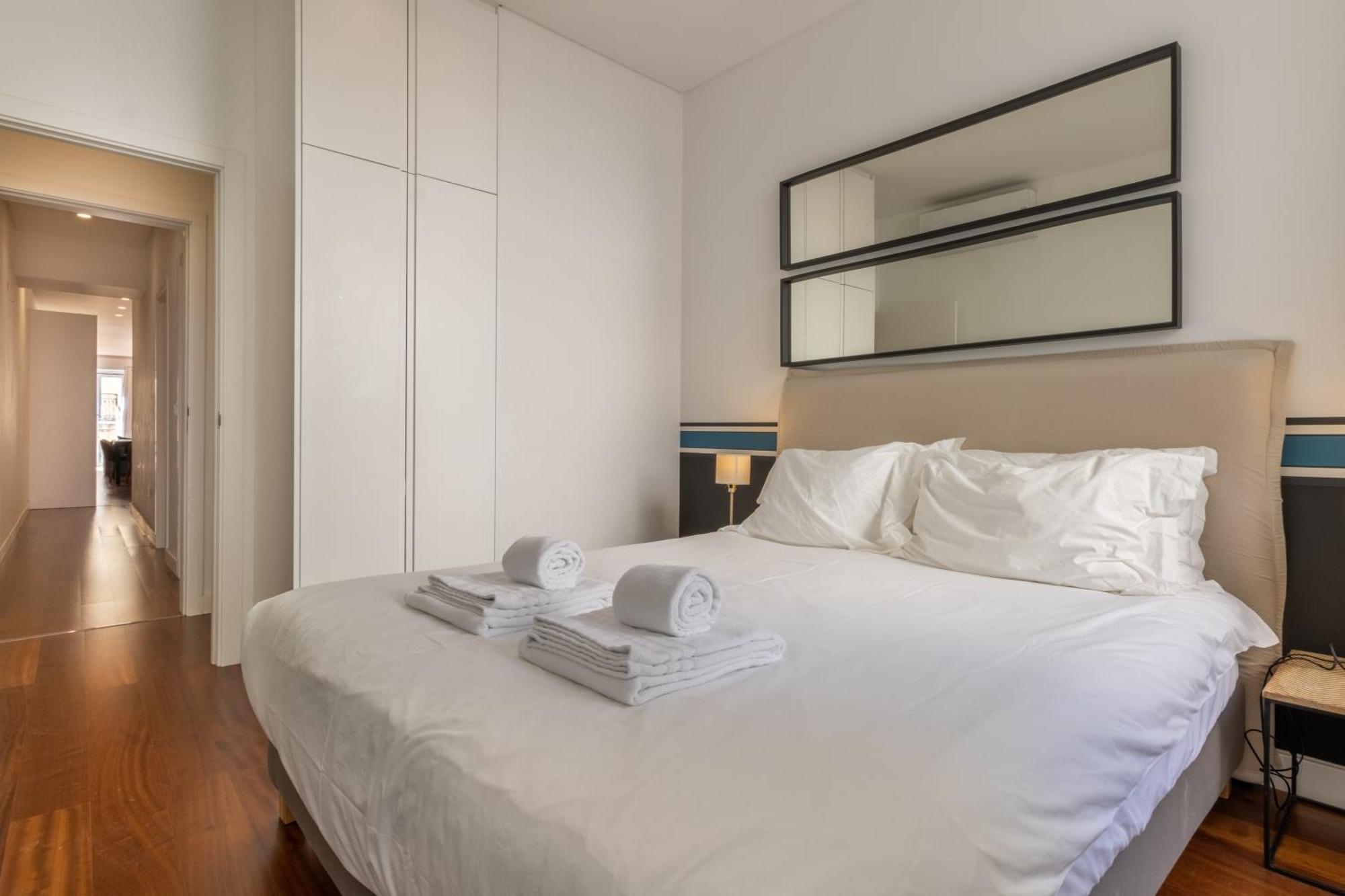 Appartamento Modern 3Br, Terrace, Ac/Heating & Self Check-In Lisbona Esterno foto