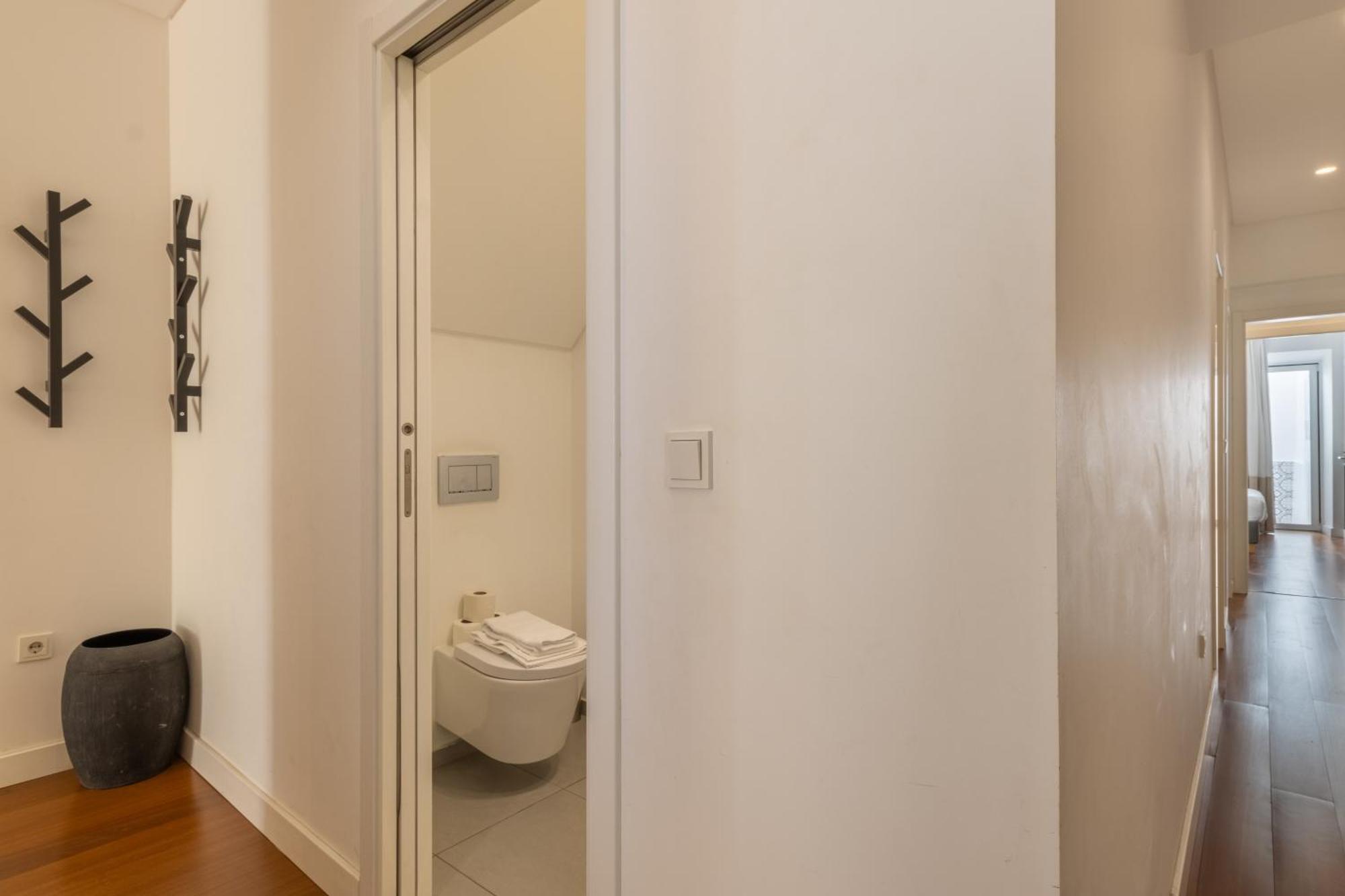 Appartamento Modern 3Br, Terrace, Ac/Heating & Self Check-In Lisbona Esterno foto