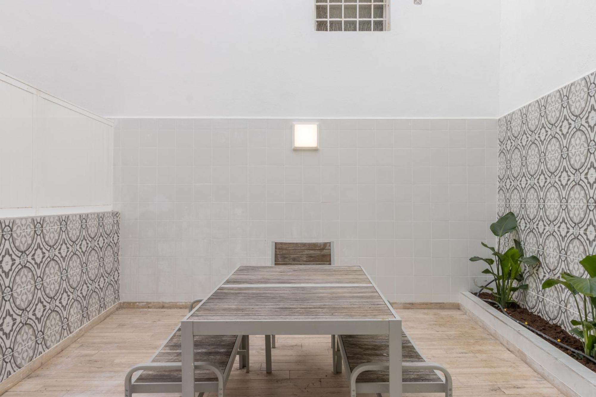 Appartamento Modern 3Br, Terrace, Ac/Heating & Self Check-In Lisbona Esterno foto
