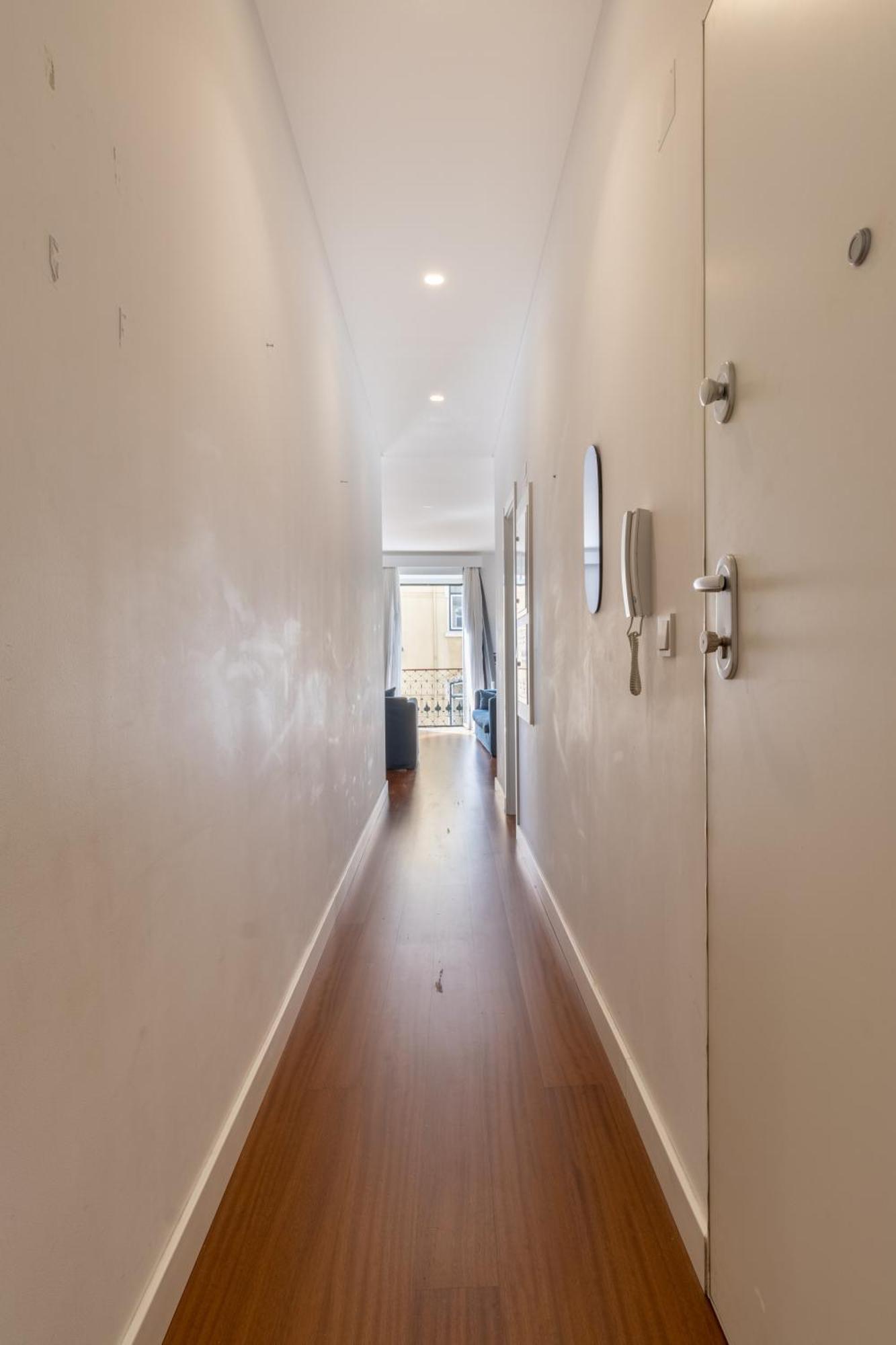 Appartamento Modern 3Br, Terrace, Ac/Heating & Self Check-In Lisbona Esterno foto