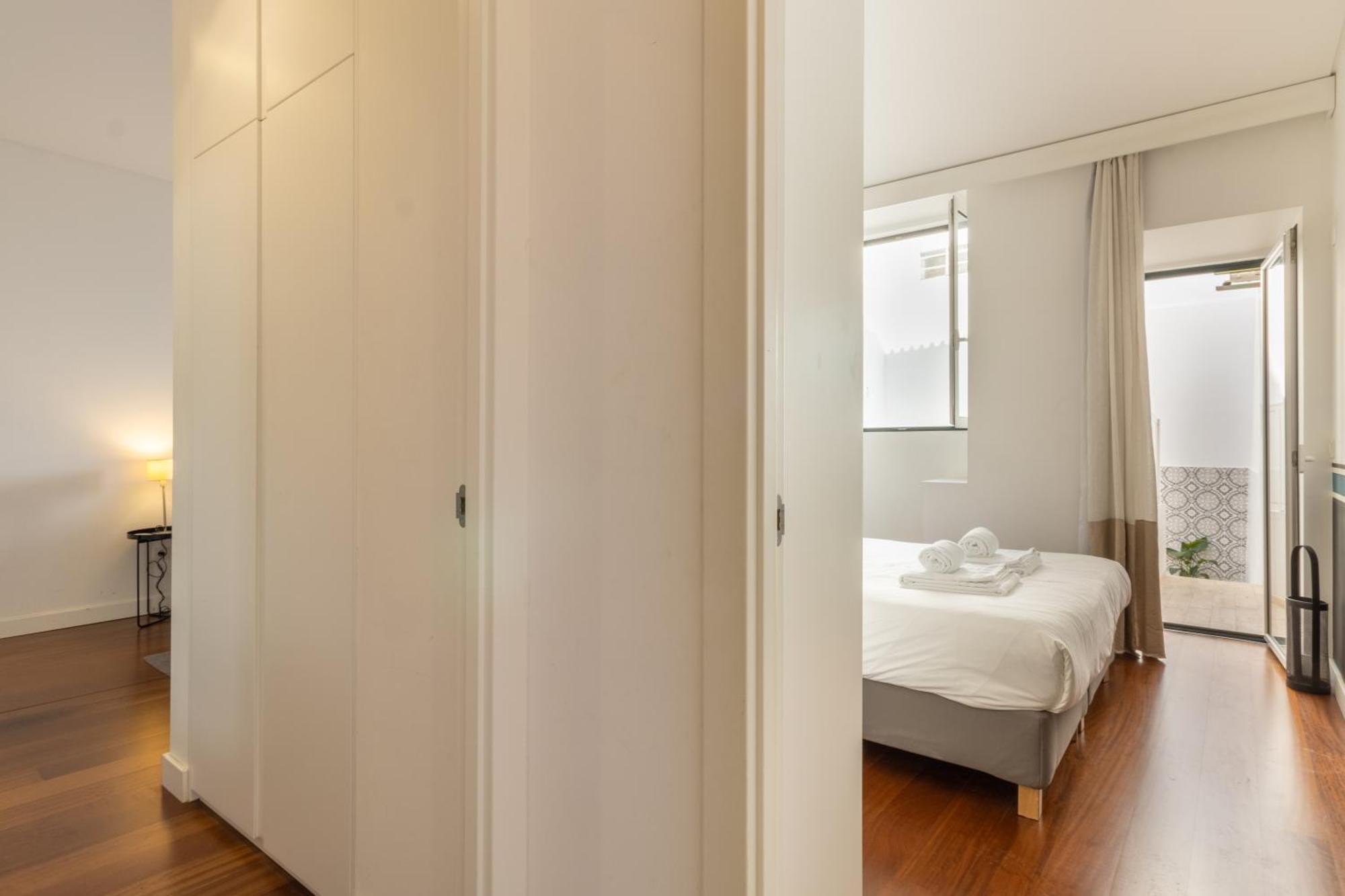 Appartamento Modern 3Br, Terrace, Ac/Heating & Self Check-In Lisbona Esterno foto