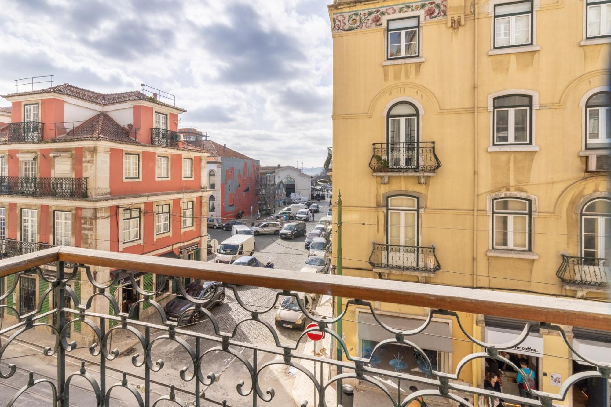 Appartamento Modern 3Br, Terrace, Ac/Heating & Self Check-In Lisbona Esterno foto